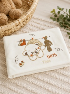 Set nou nascut 10 piese din 100% bumbac Bath Time ivoire si bej cu paturica, detaliu material si finisaje