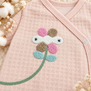 Set nou nascut 5 piese bumbac organic roz cu floricica, pantaloni cu botosei integrati - Img 3