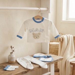 Set nou-nascut 5 piese din bumbac alb si bleu cu ursulet, model carouri si pantaloni cu botosei - Img 3