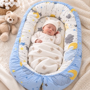 Baby nest bebe cuib pentru nou nascut model stelute si norisori bleu 50x70 cm