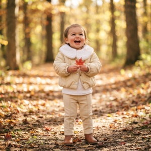 Costum fetita 3 piese crem geaca matlasata guler detasabil din blanita, bluza si pantaloni