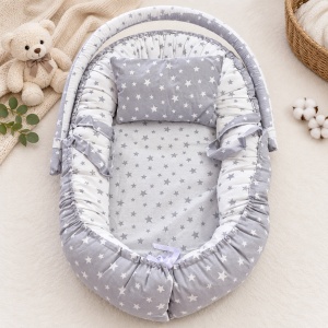 Cuib pentru nou-nascuti din bumbac, model stelute gri, baby nest 50x70 cm, prezentare in decor