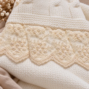 Patura bebe din lana naturala, imblanita, 95x85 cm, crem, tricotata cu dantela decorativa - Img 4