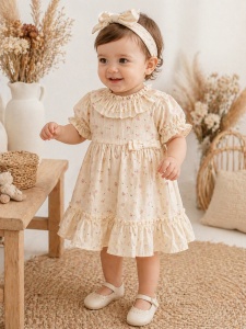 Rochita fetite crem din bumbac cu imprimeu floral si volane elegante