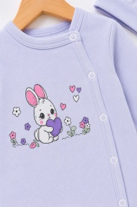 Salopeta bebe lila din bumbac cu caciulita si imprimeu iepuras pentru fetite - Img 4