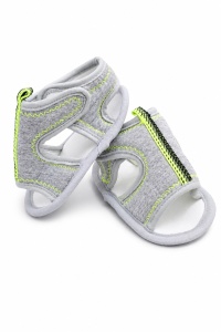 Sandale bebe gri deschis tip sport cu verde neon, usoare si flexibile vara - Img 4