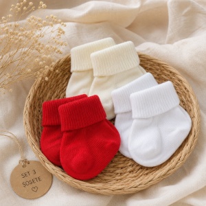 Set 3 perechi sosete bebe rosii, ivoire si albe cu manseta moale pentru nou nascut