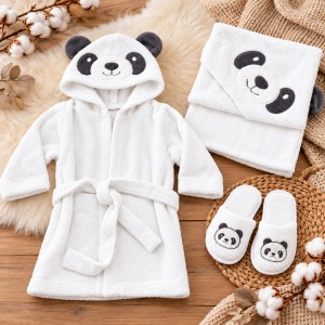 Set baie bebe 3 piese, bumbac, halat cu gluga, prosop si papuci, model Panda, alb - Img 2