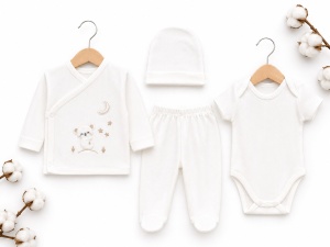 Set bebe 10 piese alb din bumbac moale nou nascut complet, fotografie de produs pe fundal alb