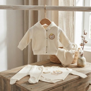 Set bebe baiat 3 piese din bumbac crem cu hanorac body si pantaloni model leu - Img 3