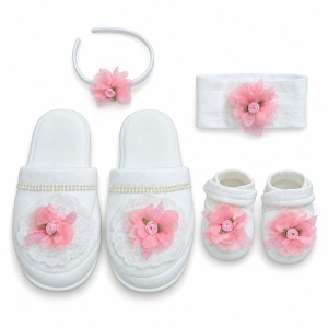 Set cadou mama si bebe cu papuci, botosei si accesorii florale roz, marimea 36 si 3-6 luni - Img 2