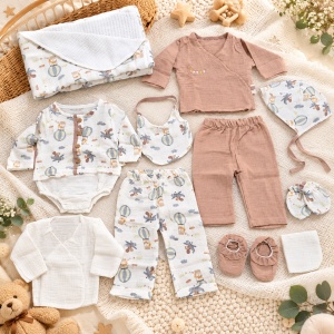 Set complet bebe din muselina 10 piese cu imprimeu baloane, alb si maro