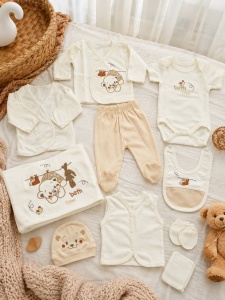 Set nou nascut 10 piese din 100% bumbac Bath Time ivoire si bej cu paturica