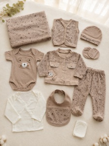 Set nou nascut 10 piese din 100% bumbac maro cappuccino cu paturica si imprimeu ursulet