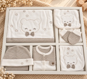 Set nou nascut 10 piese din bumbac, crem-bej, ursulet brodat, paturica si accesorii - Img 5