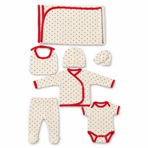 Set nou nascut 7 piese din bumbac crem cu inimioare rosii, paturica, body si pantaloni - Img 3
