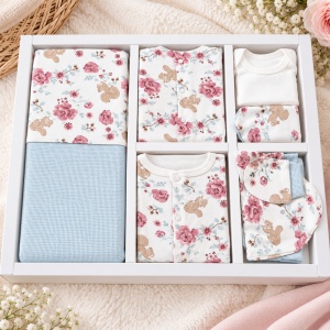 Set nou nascut fetita 10 piese din bumbac, bleu cu imprimeu floral si veverite - Img 2