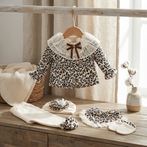 Set nou nascut fetita 5 piese din bumbac crem cu imprimeu leopard si dantela