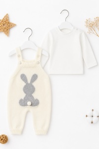 Set salopeta tricotata ivoire cu iepuras si bluza alba pentru bebelusi din acril premium - Img 2