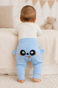Pantaloni bebe albastri din bumbac cu ursulet si urechi decorative pentru baietei