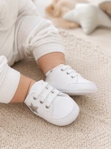 Pantofi bebe albi casual cu siret si aplicatie stea comozi - Img 2