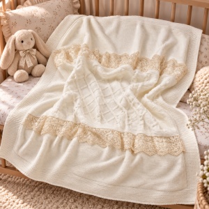 Patura bebe din lana naturala, imblanita, 95x85 cm, crem, tricotata cu dantela decorativa