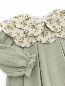 Rochie bebe fetita din muselina verde salvie cu bentita si guler floral eleganta - Img 5