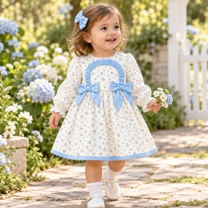 Rochita fetita din bumbac cu imprimeu floral bleu, fundite si maneca lunga