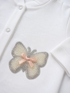 Salopeta bebe fetita alba cu caciulita si aplicatie fluture eleganta din bumbac - Img 3