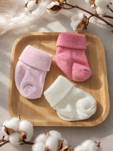 Set 3 perechi sosete bebe roz si alb cu manseta moale pentru nou nascut