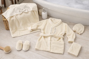 Set baie bebe 5 piese crem halat prosop papuci calitate premium