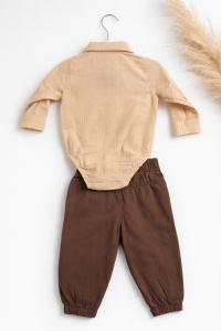Set bebe baiat elegant body camasa bej pantaloni maro si palarie 3 piese casual - Img 4
