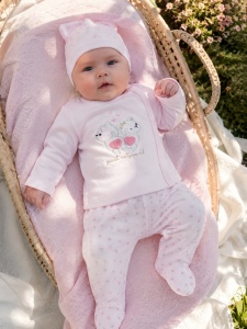 Set bebe fetita 3 piese roz din bumbac cu bluza pantalon si caciulita sweet caty world