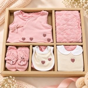 Set complet bebe din bumbac 10 piese roz si crem cu inimioare - Img 2