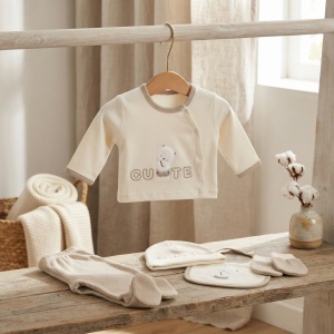 Set nou-nascut 5 piese bumbac ivoire si bej cu ursulet Cute si pantaloni cu botosei integrati