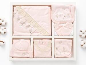 Set nou nascut fetita 10 piese din bumbac, roz, paturica inclusa, cadou bebe - Img 2