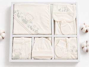 Set nou nascut fetite 10 piese 100% bumbac, crem, ursulet brodat, paturica inclusa - Img 2