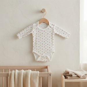 Body bebe alb din bumbac cu imprimeu floral multicolor, maneca lunga si capse pe umeri