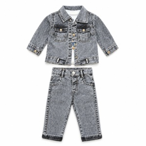 Compleu baieti 3 piese cu blugi gri geaca denim si bluza din bumbac cu imprimeu, fotografie de produs pe fundal alb
