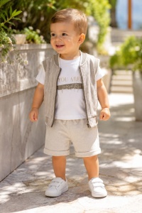 Compleu bebe baieti 3 piese elegant cu vesta crem si pantaloni scurti