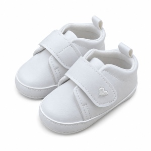 Pantofiori bebe albi din piele ecologica cu arici si inimioara brodata