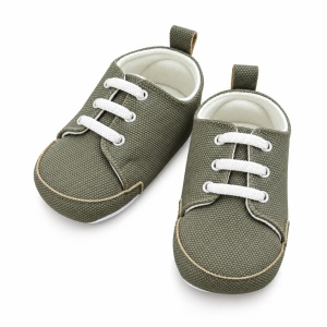 Pantofiori bebe kaki din material textil cu sireturi si talpa moale