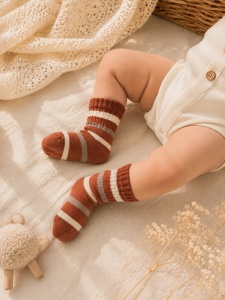 Set 3 perechi sosete bebe crem, gri si caramiziu unisex - Img 3