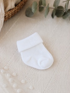 Set 3 perechi sosete bebe gri, alb si ivoire cu manseta moale pentru nou nascut - Img 2