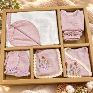Set bebe din muselina 10 piese, lila si alb, model floral - Img 2