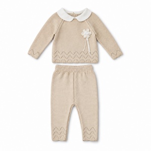 Set bebe fetita din bumbac bej cu bluza tricotata si pantaloni - Img 4