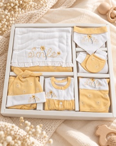 Set nou nascut 10 piese din bumbac, alb galben, margarete, paturica si accesorii - Img 4