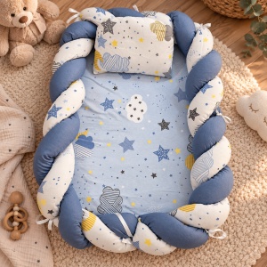 Baby nest impletit 60x80 cm cu pernuta, albastru, model cer Instelat pentru nou nascuti - Img 2