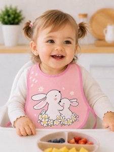 Bavetica bebe impermeabila roz cu iepurasi pentru hranire diversificare anti pata