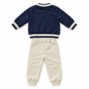 Compleu baiat 3 piese din bumbac vatuit cu jacheta bomber bleumarin si pantaloni crem, fotografie de produs pe fundal alb
